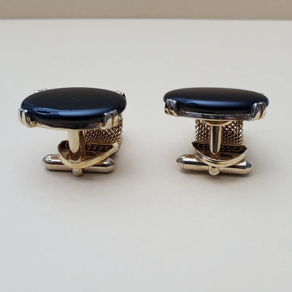 Cufflinks: Gold Tone Wrap Around with Oval Black Onyx